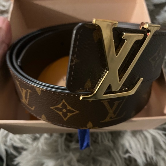 Authentic Luis Vuitton LV Initiales 40mm Reversible Belt - Picture 3 of 8